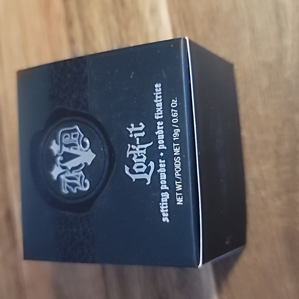 NIB KAT VON D LOCK-IT SETTING POWDER - Picture 6 of 12